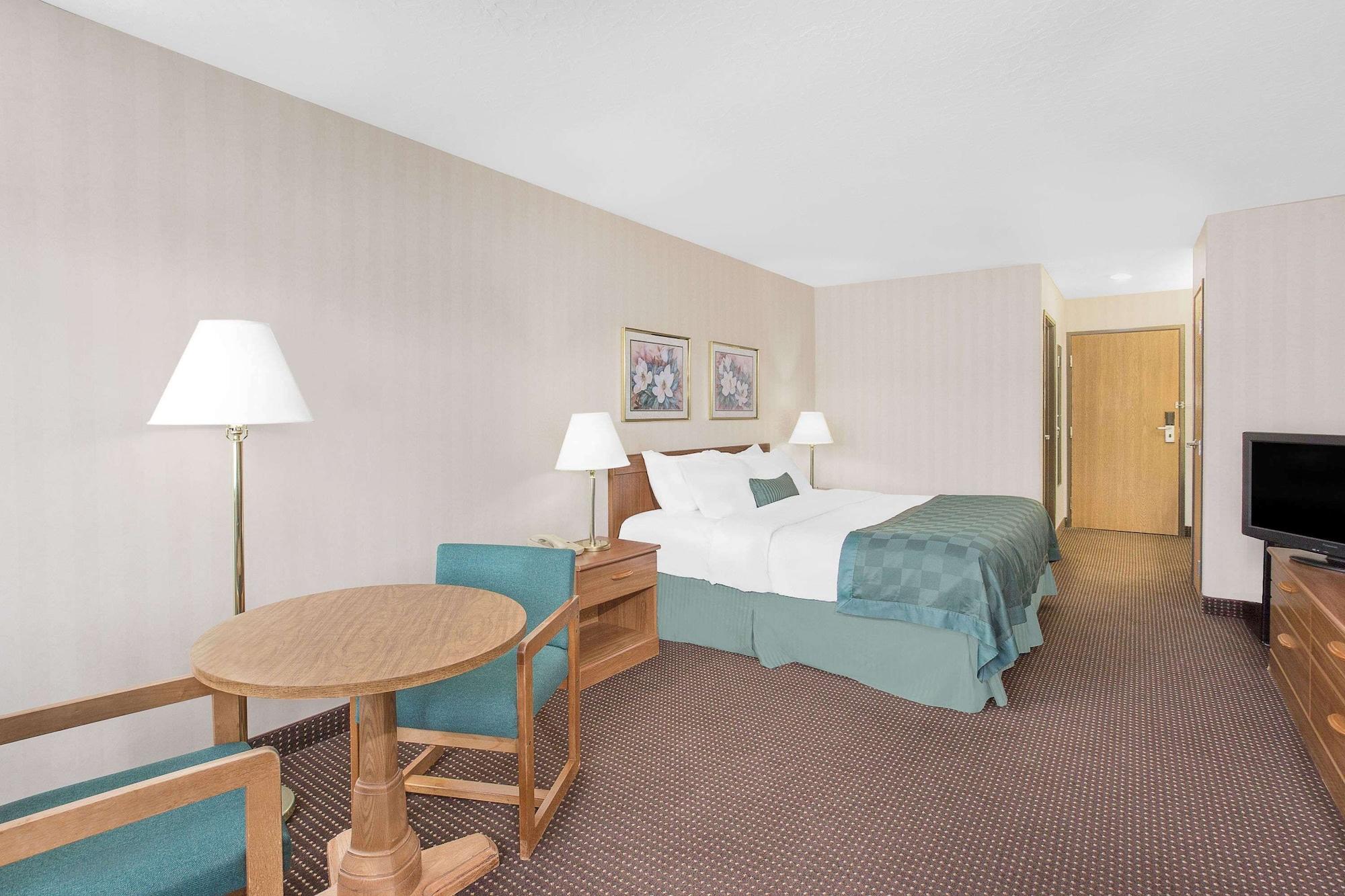 Ramada By Wyndham Hancock Waterfront Dış mekan fotoğraf