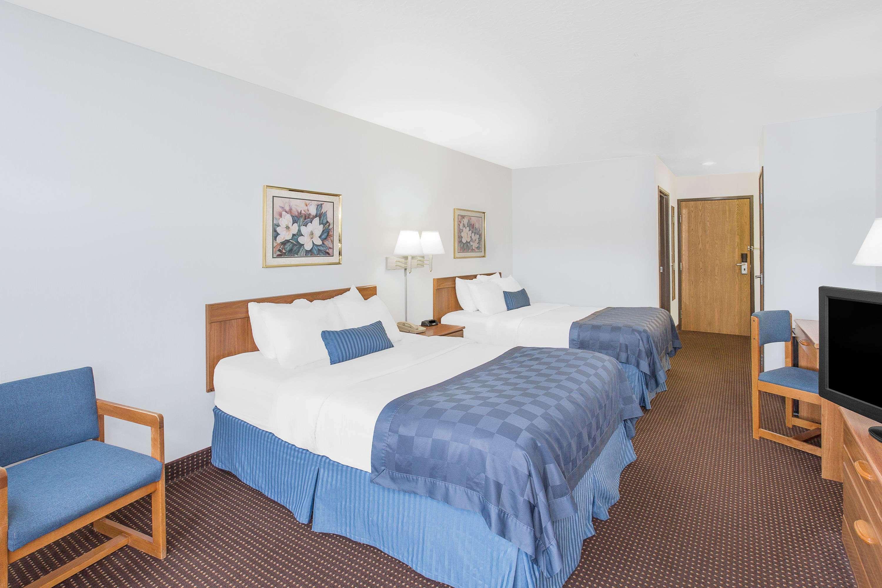 Ramada By Wyndham Hancock Waterfront Dış mekan fotoğraf
