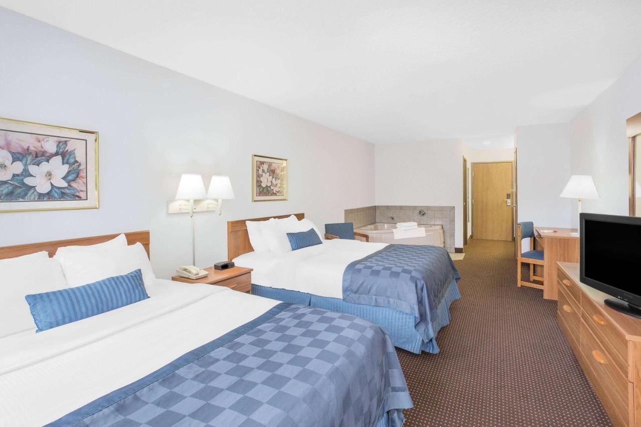 Ramada By Wyndham Hancock Waterfront Dış mekan fotoğraf