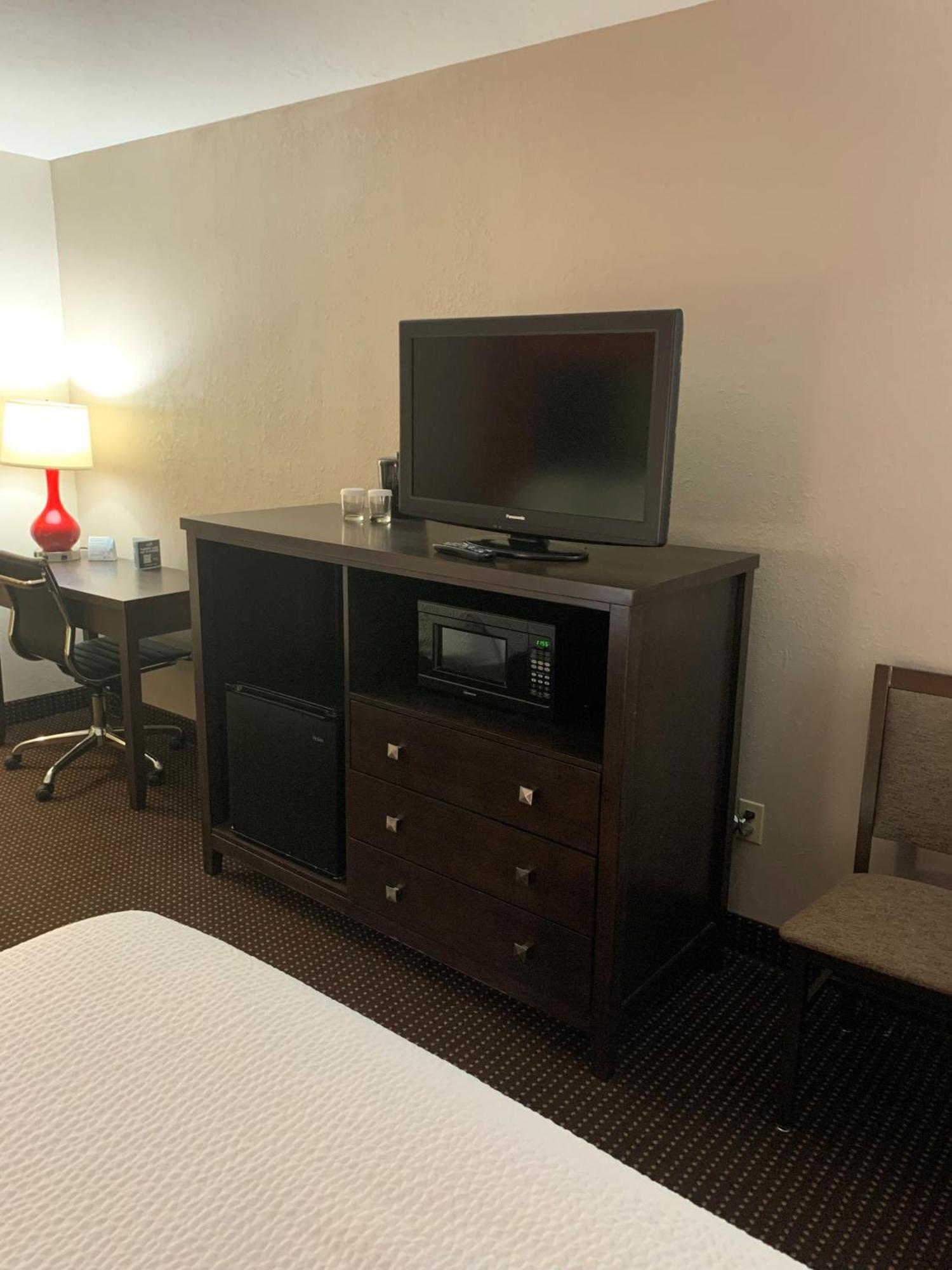 Ramada By Wyndham Hancock Waterfront Dış mekan fotoğraf